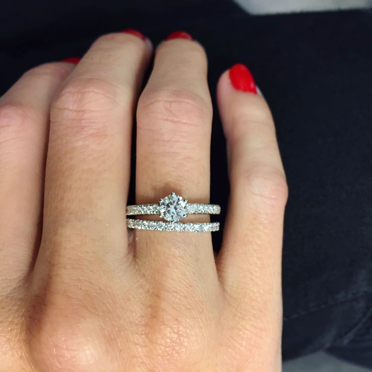 ▷ ¿En qué mano se pone el anillo de casado y por qué?