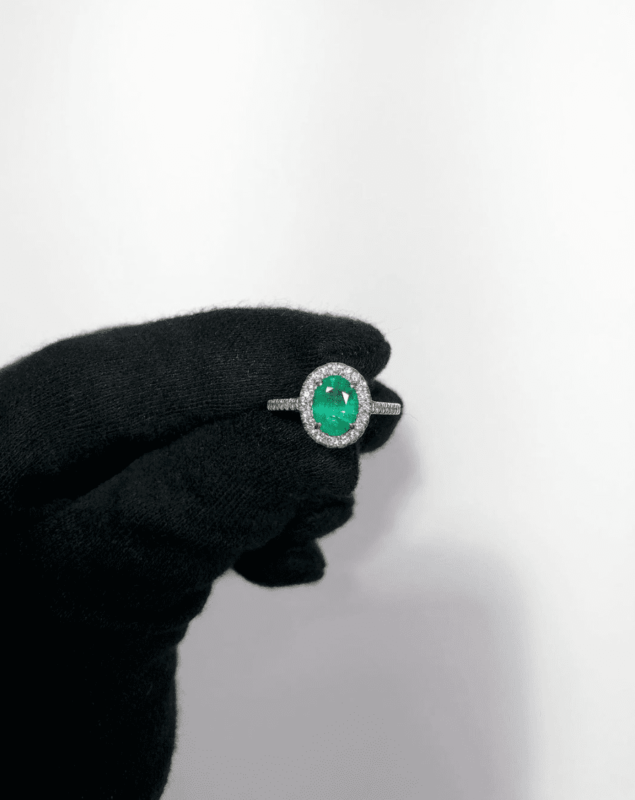 anillos de compromiso esmeralda