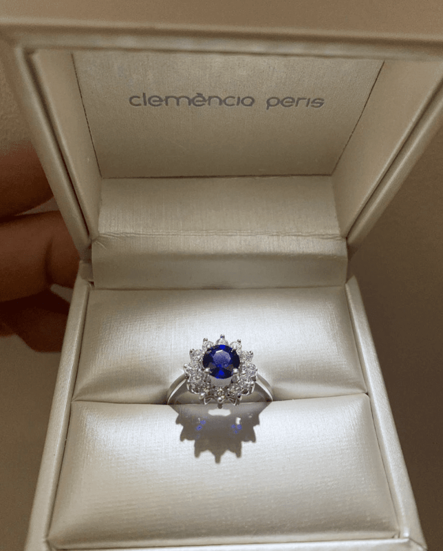 anillos de compromiso con zafiro azul